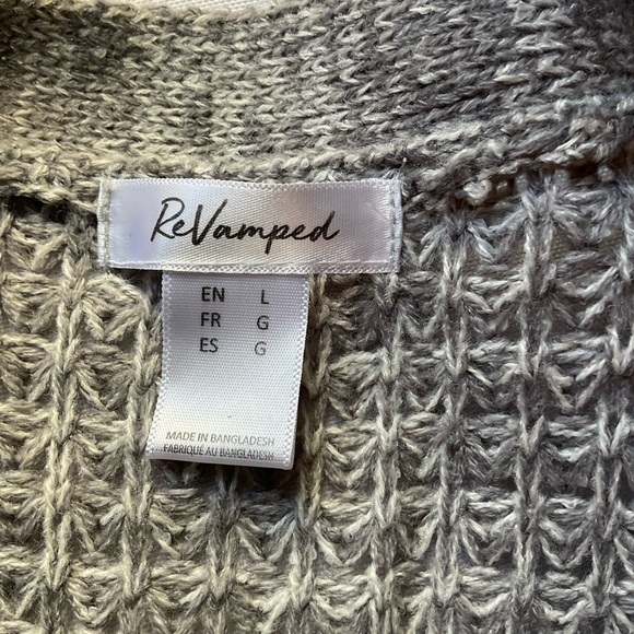 Revamped 100%Acrylic  Light Gray Knit Sweater - Picture 8 of 10